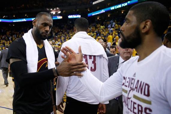 [NBA]坎宁安正面突破 单手抛投命中2+1